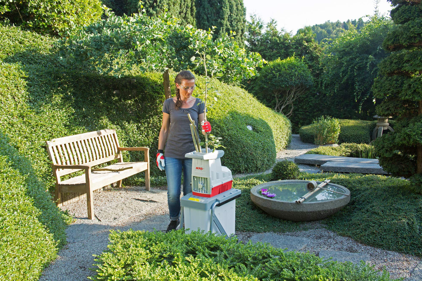 IKRA 81002880 Elektro Gartenhäcksler Walzenhäcksler ILH 3000 A, leise robust wartungsarm, Starke 3.000 Watt, Aststärke bis 44mm, 230 V